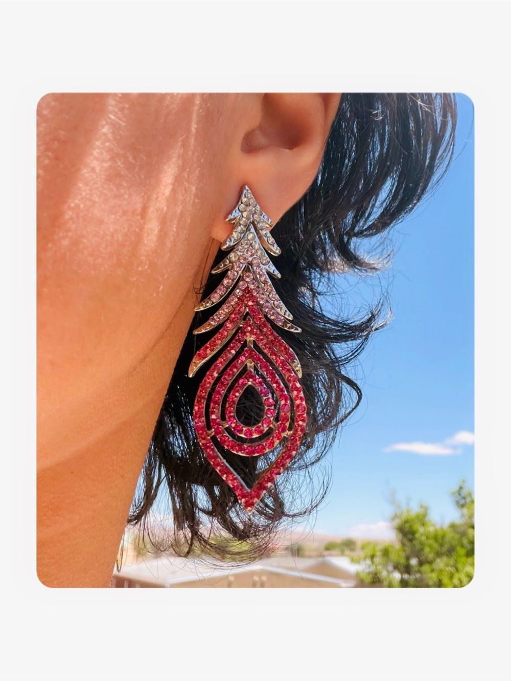 ★ MM Fashion NWT Jewelry Dangling Sparkling Earrings - Silver/Pink ★